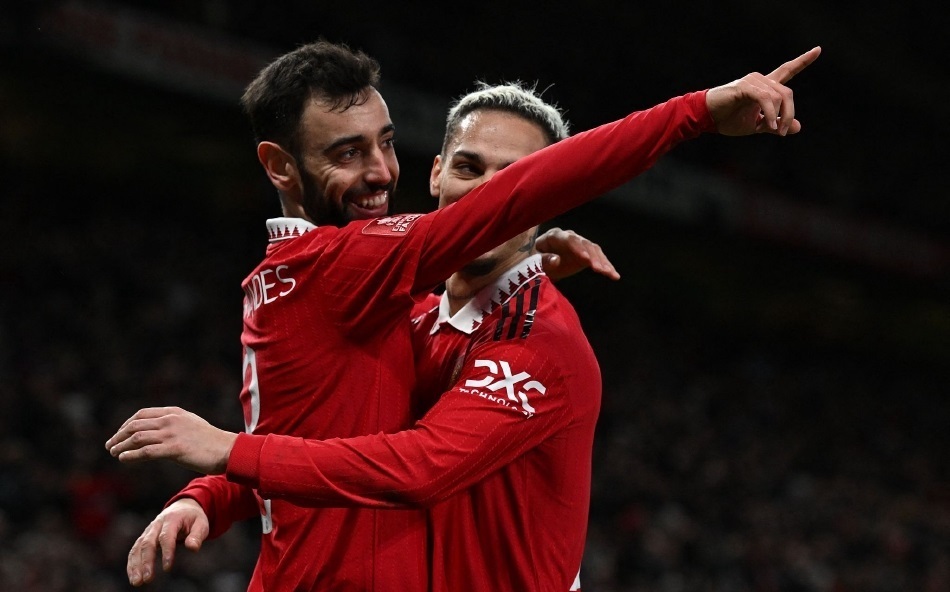  奥格斯堡年轻后卫冒失送礼，乌龙葬送好局